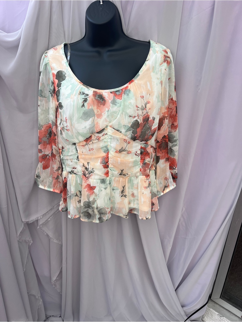 Floral Scoop-Neck Peplum Blouse in Peach & Mint